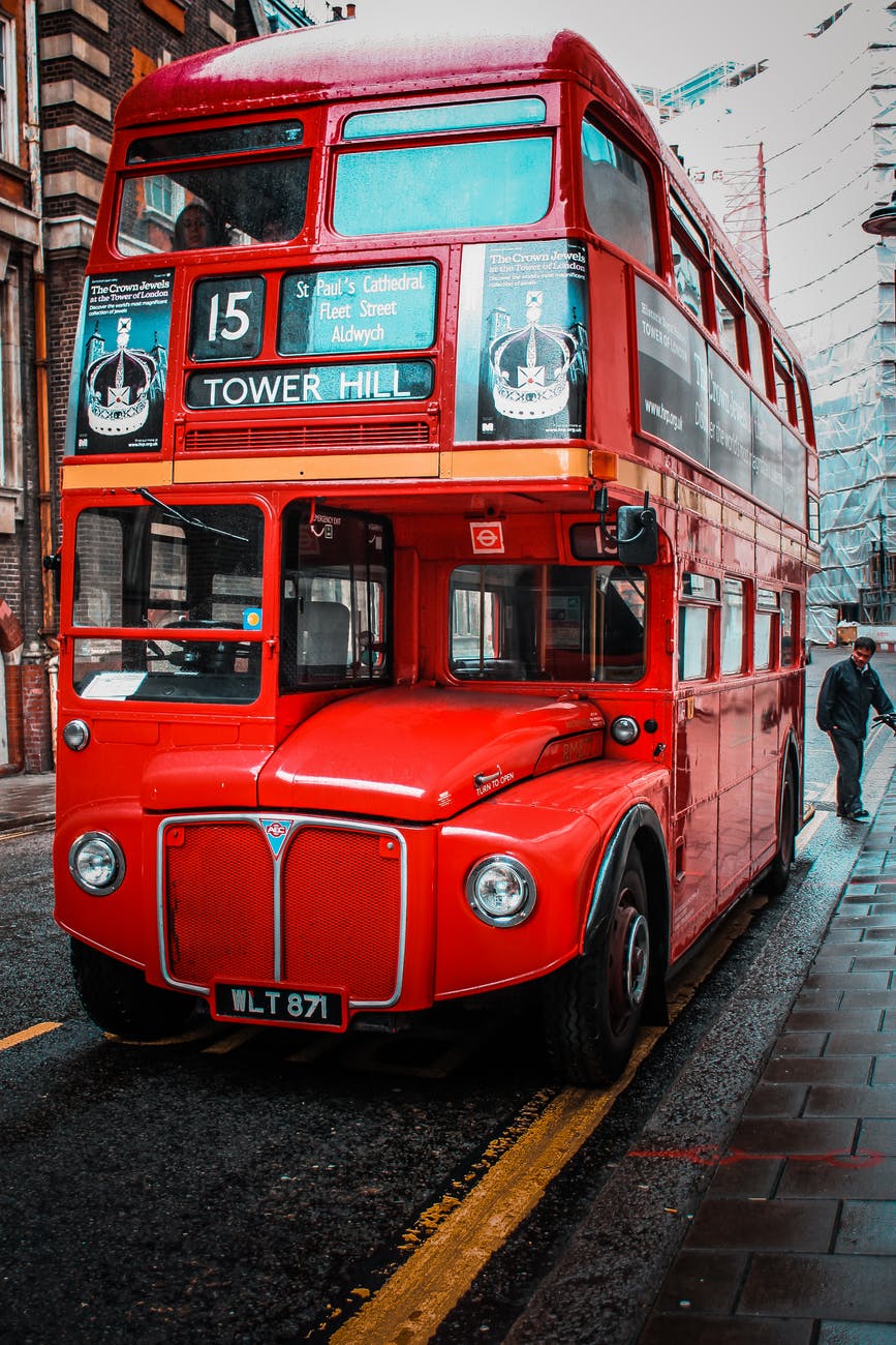 Bus anglais dans une rue de Londres